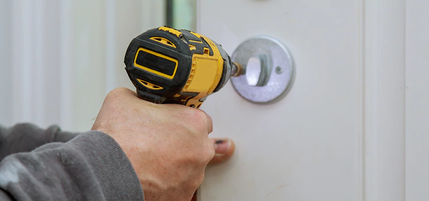 Street Locksmith For Smart Lock Repair in Foothill Farms, CA